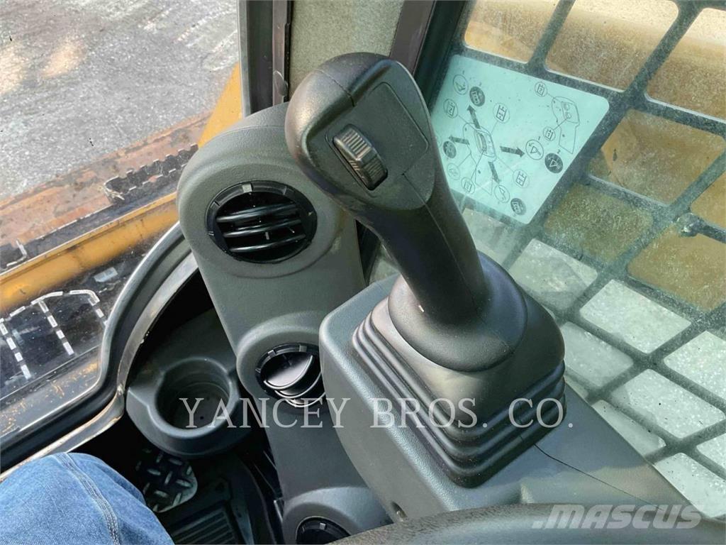 CAT 226D3 Šmykom riadené nakladače