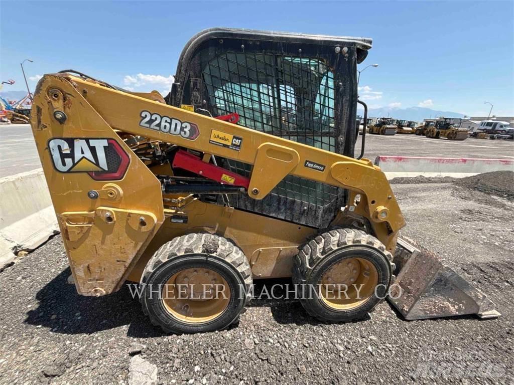 CAT 226D3 C3H2 Šmykom riadené nakladače