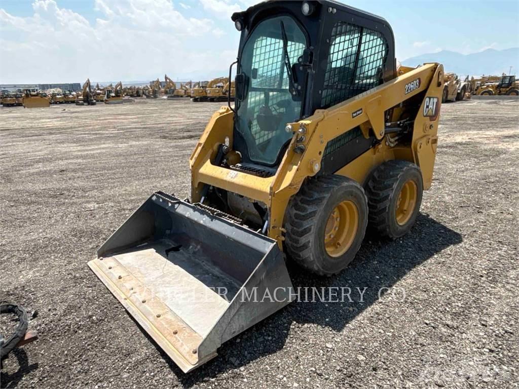 CAT 226D3 C3H2 Šmykom riadené nakladače