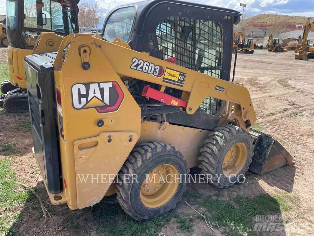 CAT 226D3 C3H2 Šmykom riadené nakladače