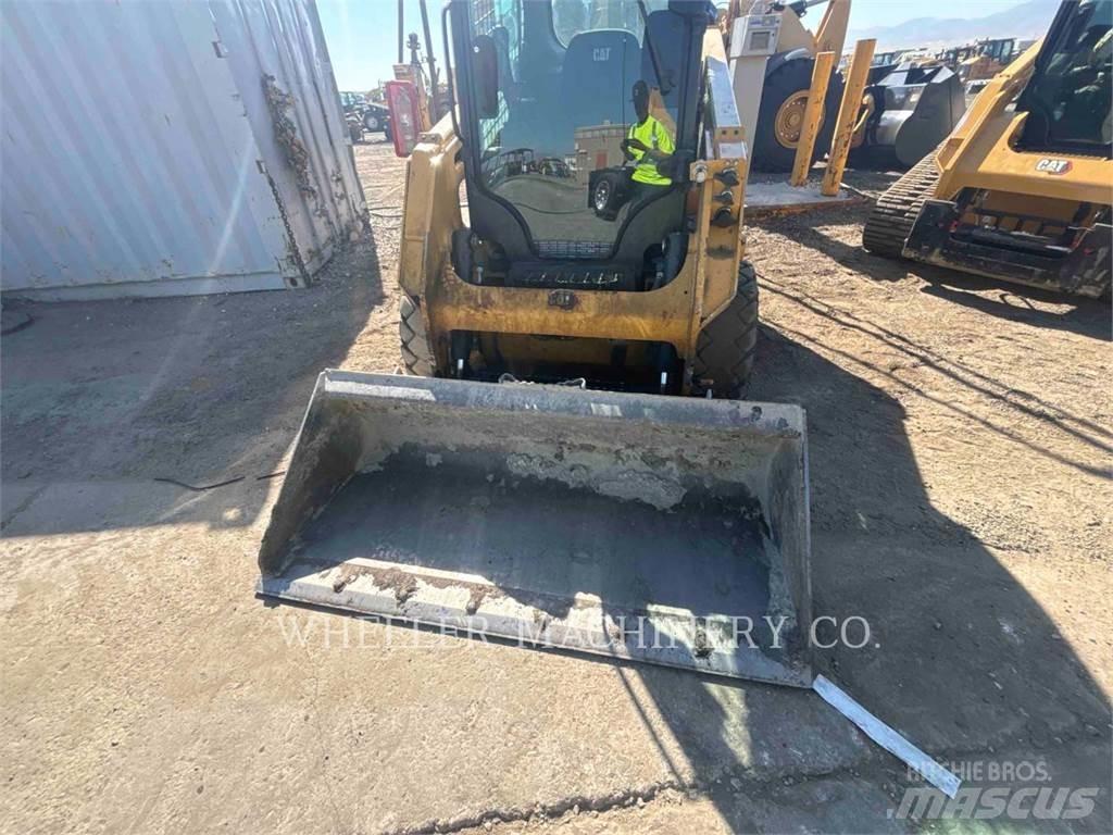 CAT 226D3 C3H2 Šmykom riadené nakladače