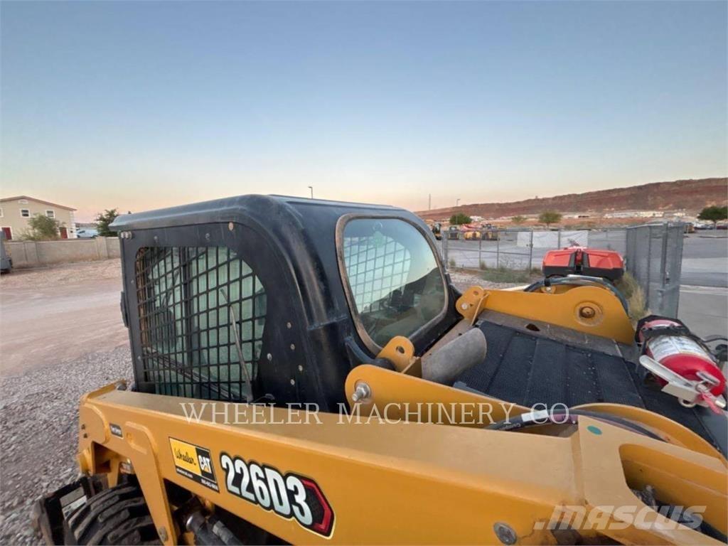 CAT 226D3 C3H2 Šmykom riadené nakladače