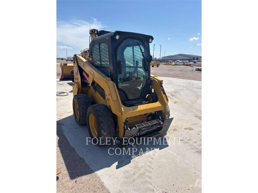 CAT 226D3STD1C Šmykom riadené nakladače