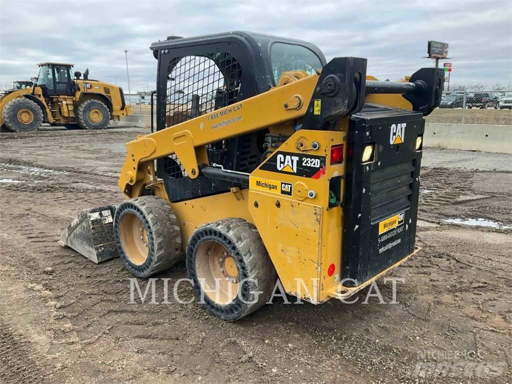 CAT 232D Q+ Šmykom riadené nakladače