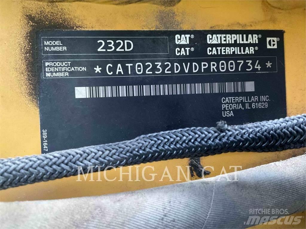 CAT 232D Q+ Šmykom riadené nakladače