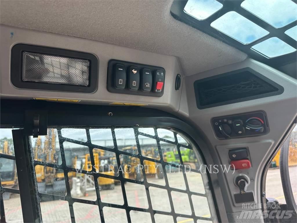 CAT 232D3 Šmykom riadené nakladače