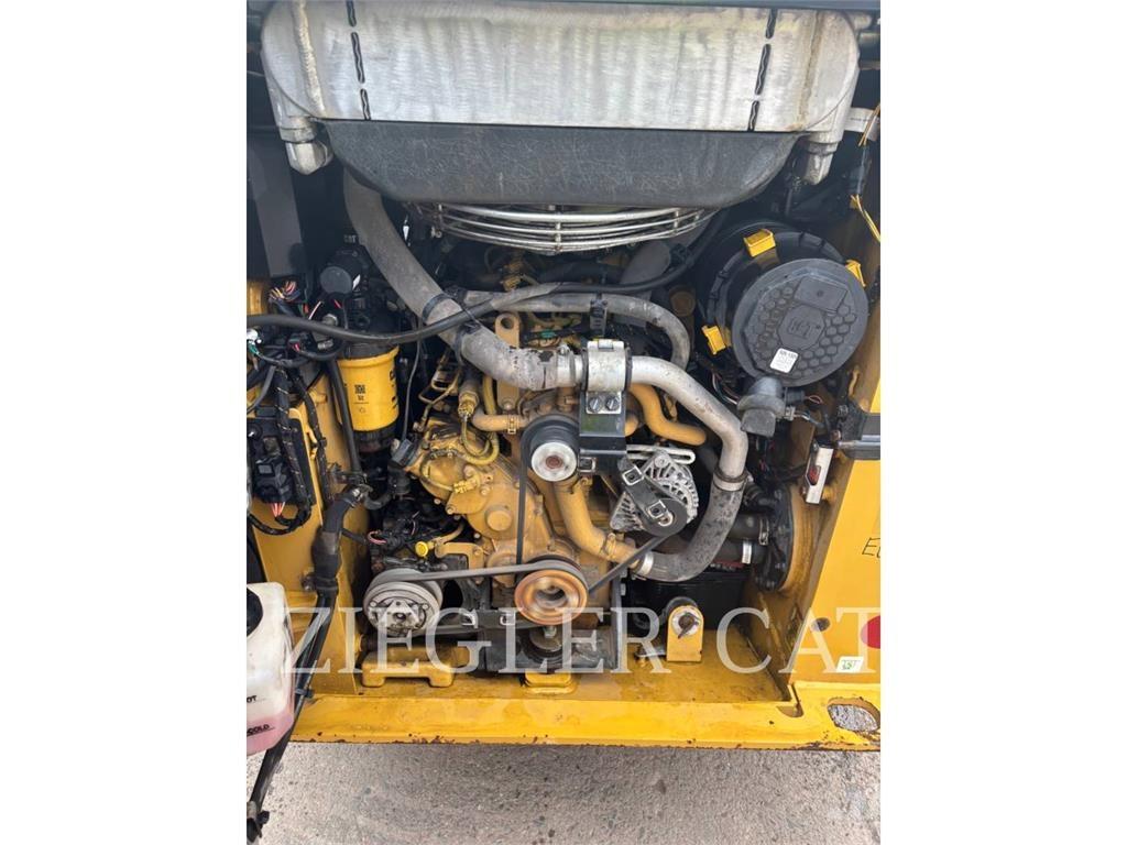 CAT 232D3 Šmykom riadené nakladače