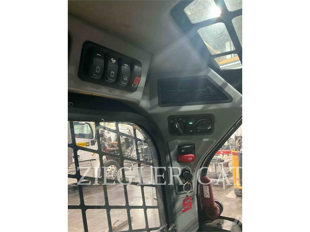 CAT 232D3 Šmykom riadené nakladače