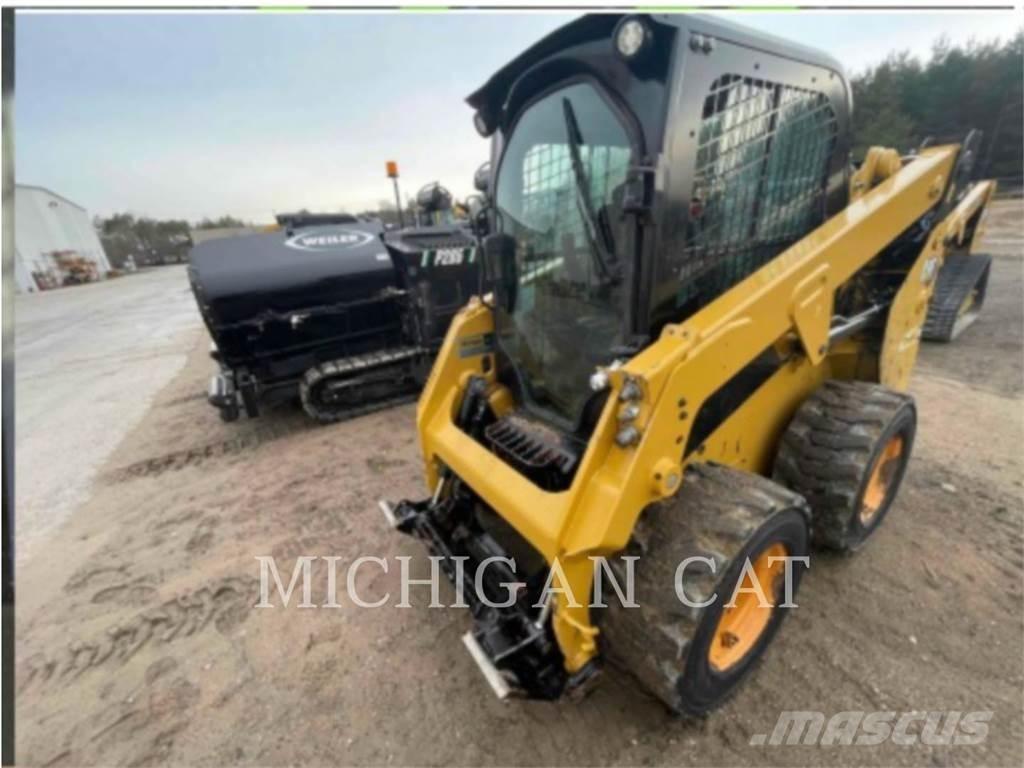 CAT 232D3 AQ Šmykom riadené nakladače