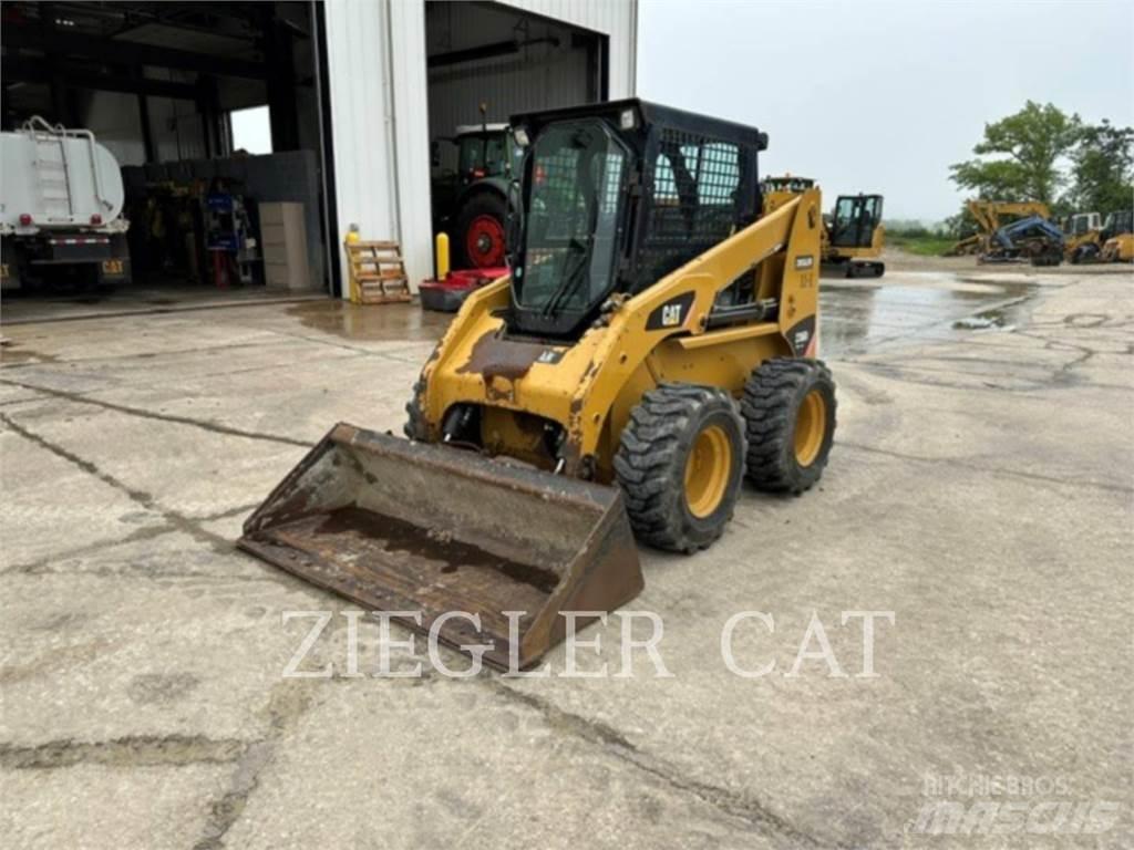 CAT 236B3 Šmykom riadené nakladače