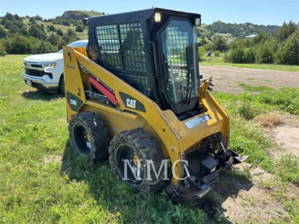 CAT 236B3 Šmykom riadené nakladače