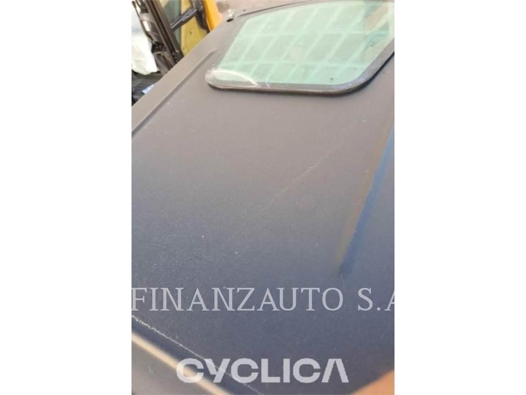 CAT 236D Šmykom riadené nakladače