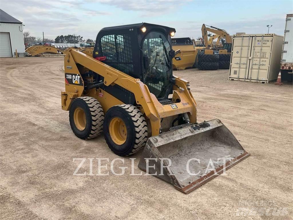 CAT 236D Šmykom riadené nakladače