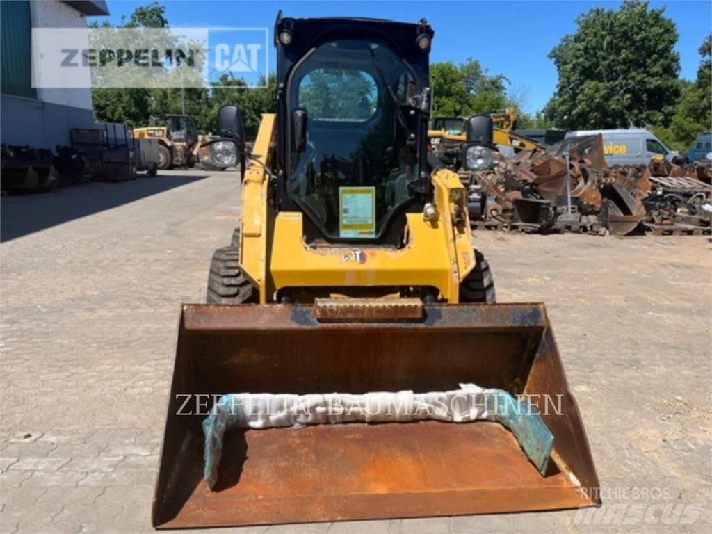 CAT 236D Šmykom riadené nakladače