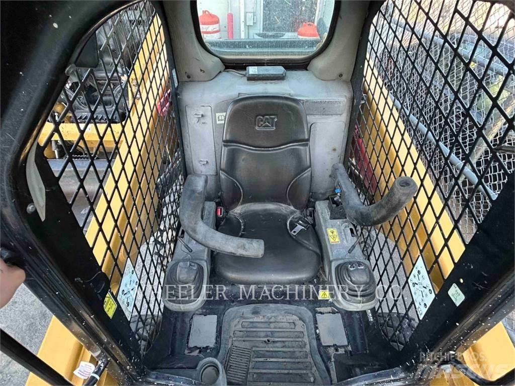 CAT 236D C1-H2 Šmykom riadené nakladače