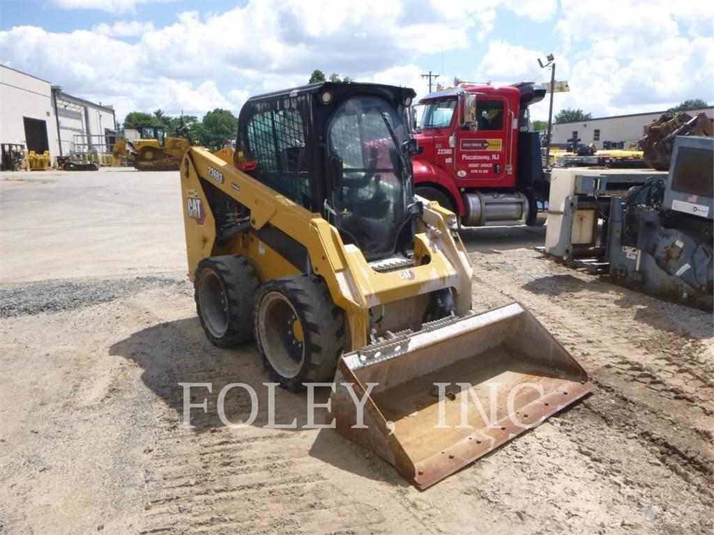 CAT 236D3 Šmykom riadené nakladače