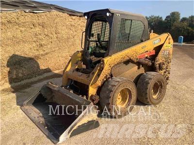 CAT 236D3 Šmykom riadené nakladače