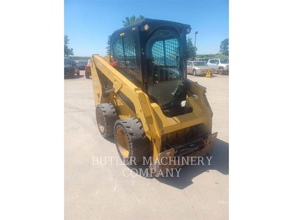 CAT 236D3 Šmykom riadené nakladače