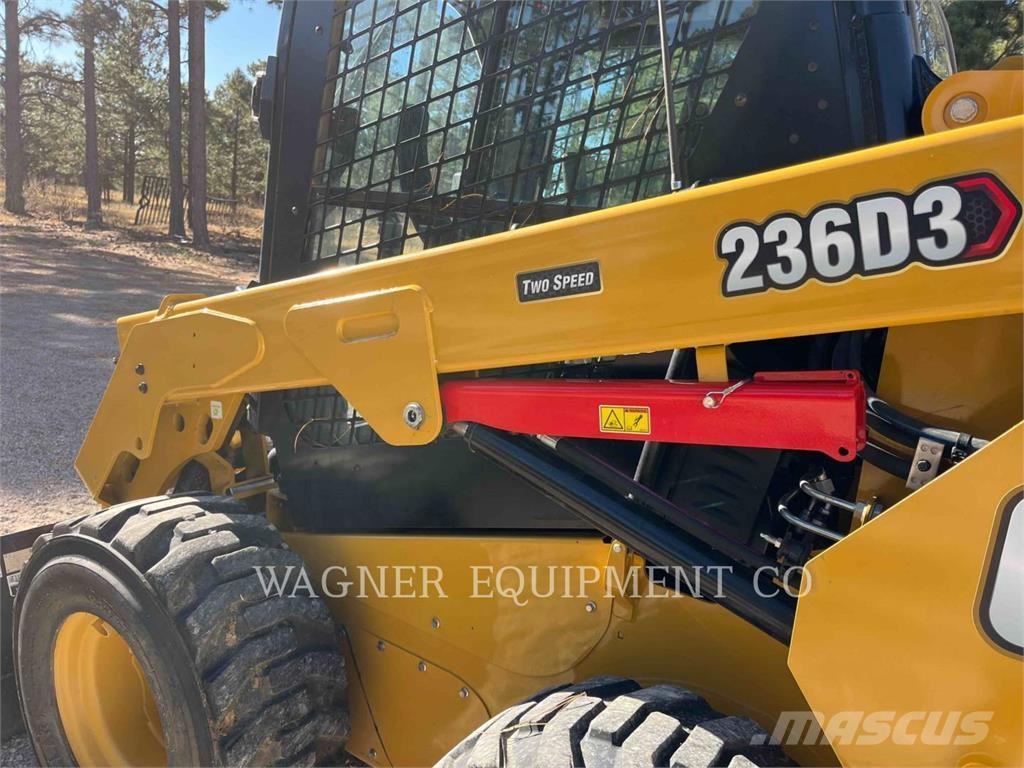 CAT 236D3 Šmykom riadené nakladače