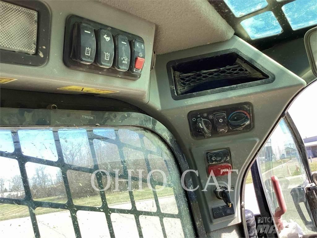 CAT 236D3 C3H2 Šmykom riadené nakladače