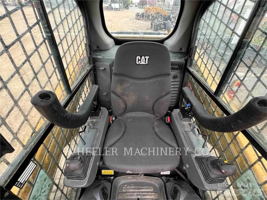 CAT 236D3 C3H2 Šmykom riadené nakladače
