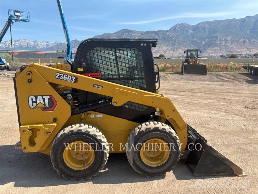 CAT 236D3 C3H2 Šmykom riadené nakladače