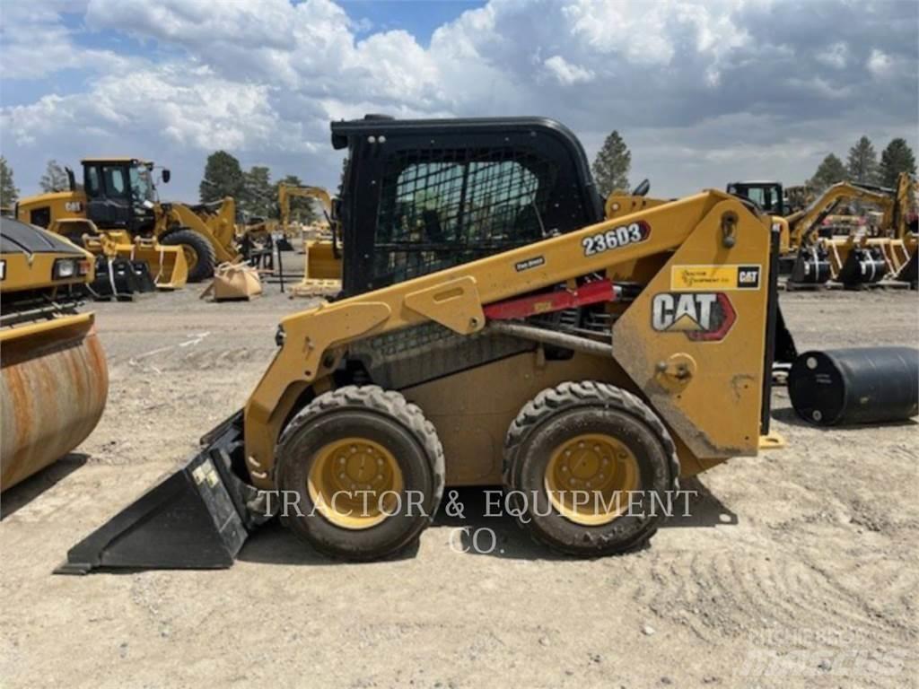 CAT 236D3 H2CB Šmykom riadené nakladače