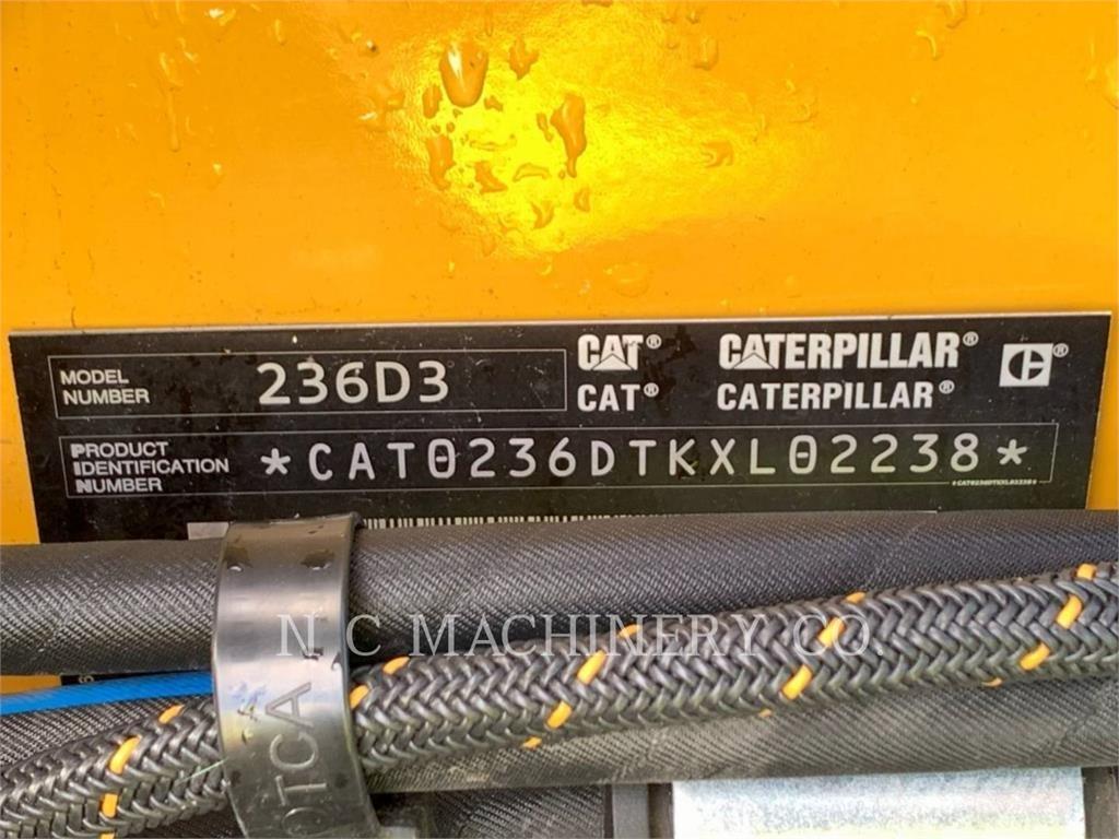 CAT 236D3 H2CB Šmykom riadené nakladače