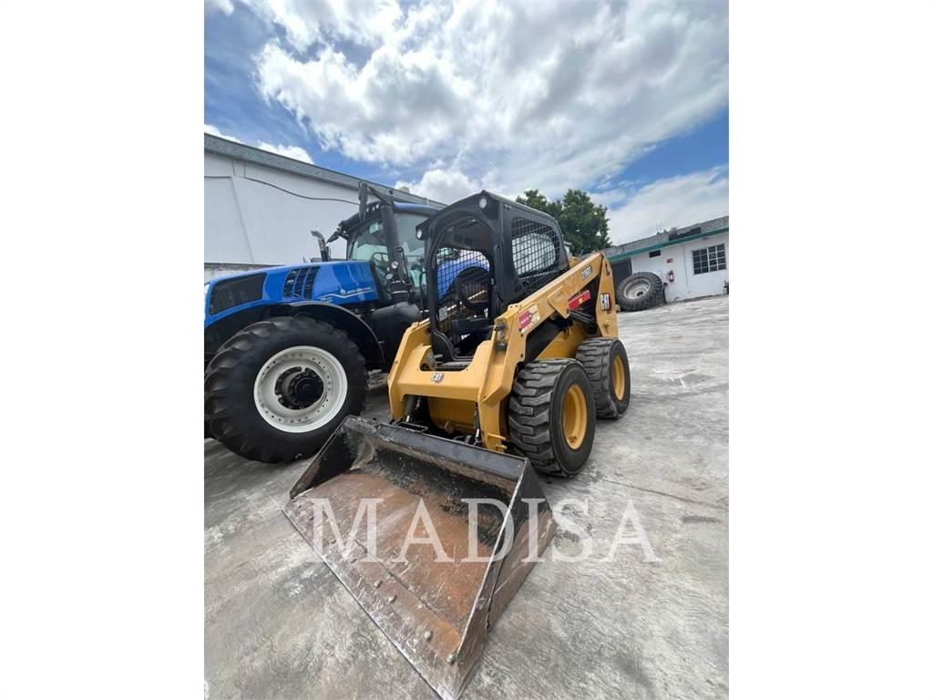 CAT 236D3LRC Šmykom riadené nakladače