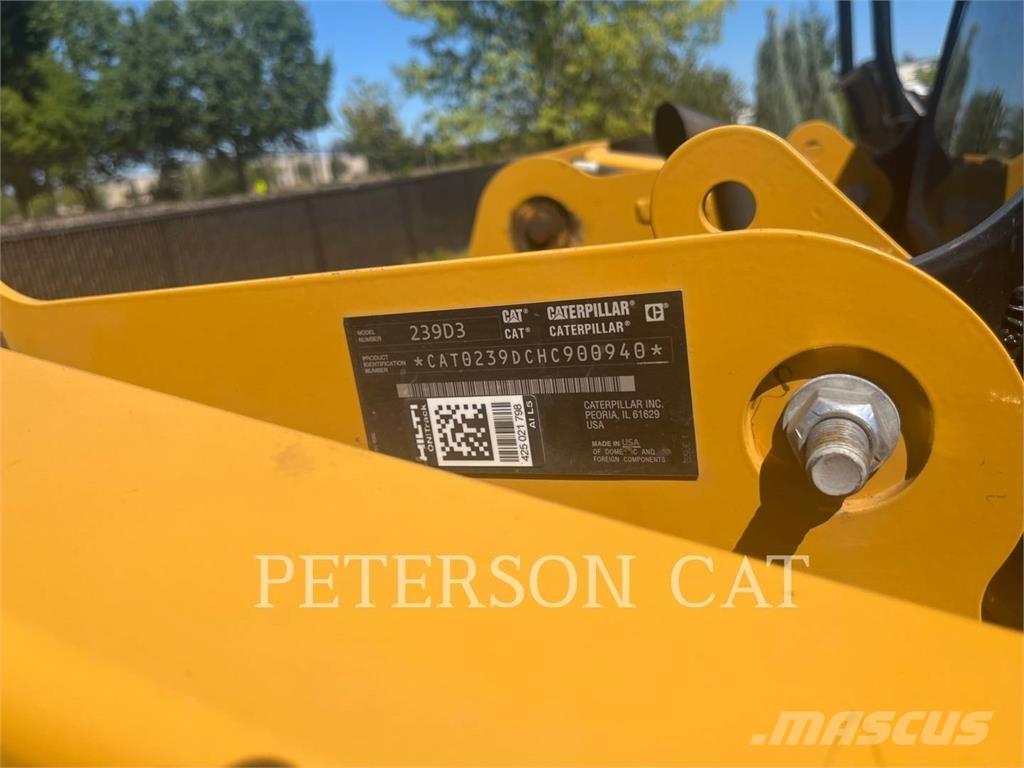 CAT 239D3 Šmykom riadené nakladače