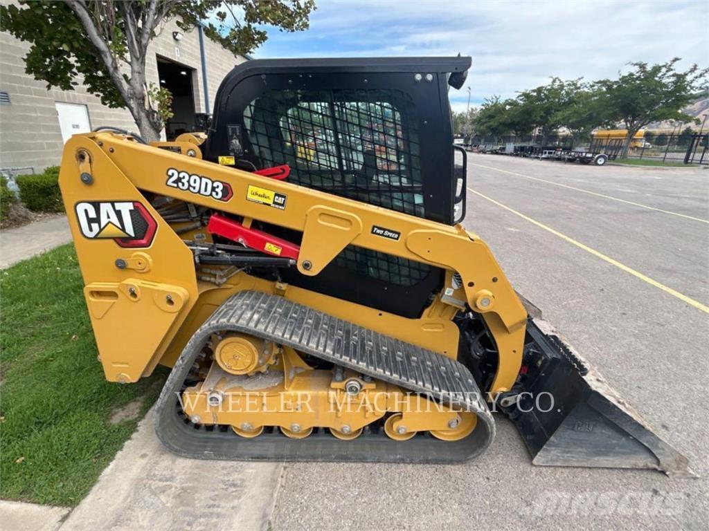CAT 239D3 C3H2 Pásové nakladače