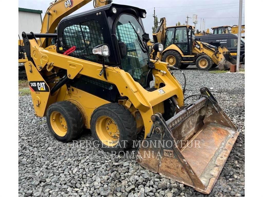 CAT 242D Šmykom riadené nakladače