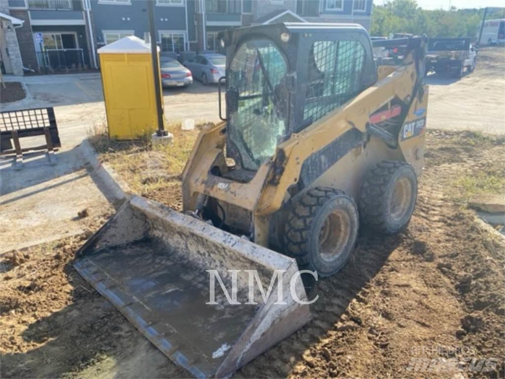 CAT 242D Šmykom riadené nakladače