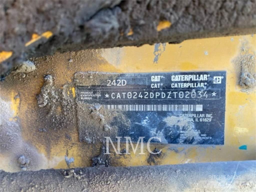 CAT 242D Šmykom riadené nakladače