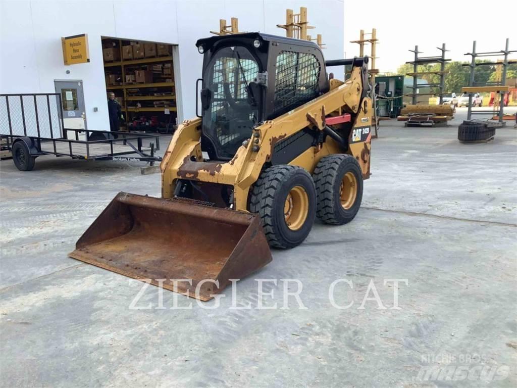CAT 242D Šmykom riadené nakladače