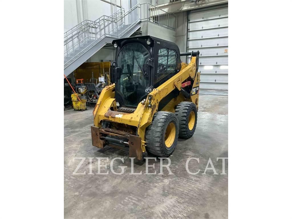 CAT 242D Šmykom riadené nakladače