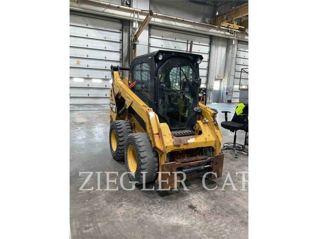 CAT 242D Šmykom riadené nakladače