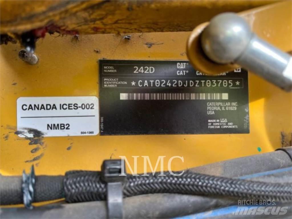 CAT 242D Šmykom riadené nakladače