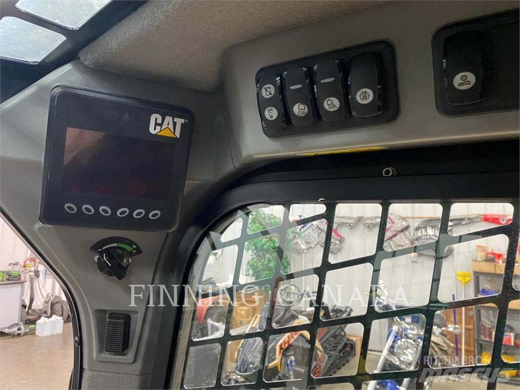 CAT 242D Šmykom riadené nakladače