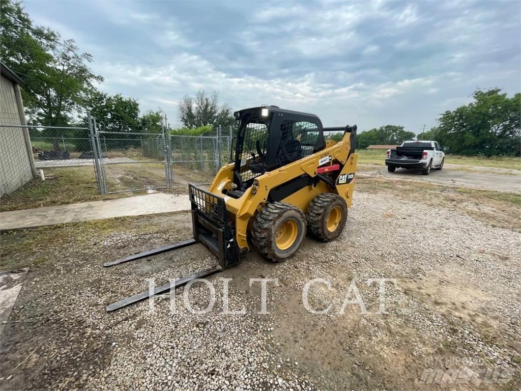 CAT 242D Šmykom riadené nakladače