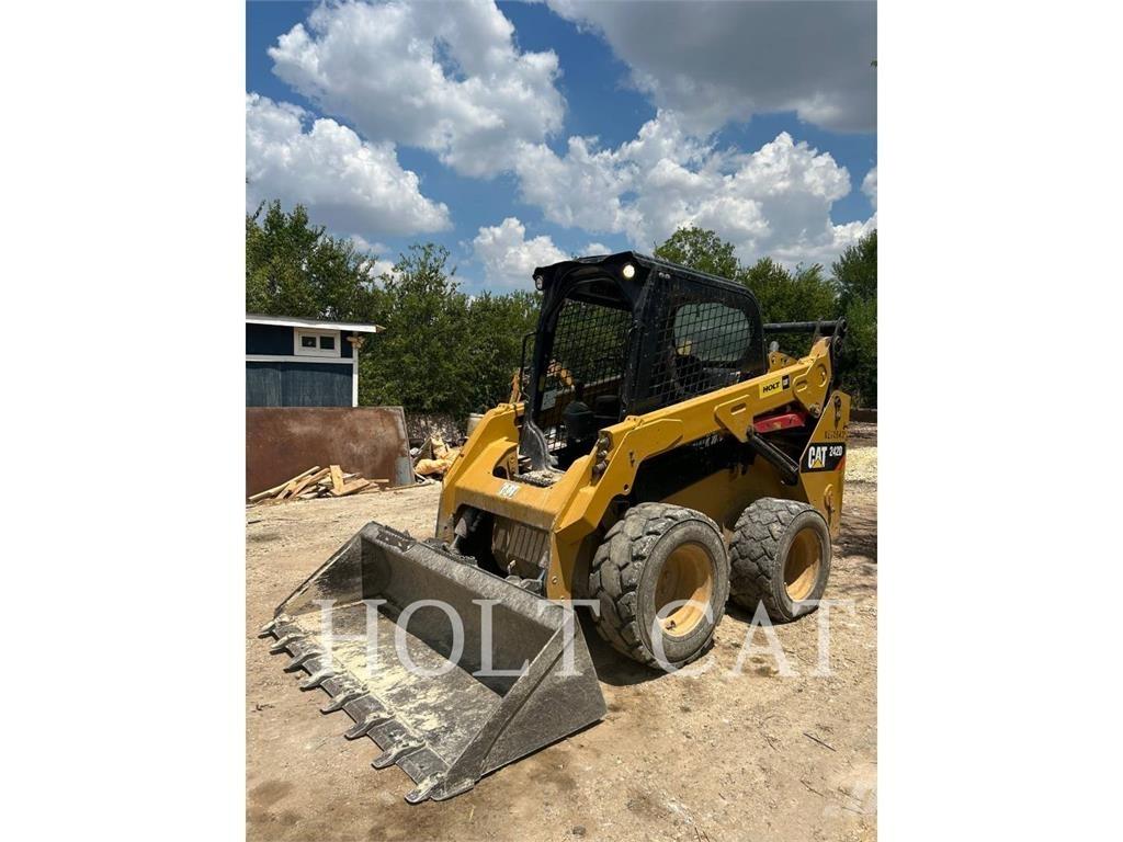 CAT 242D Šmykom riadené nakladače