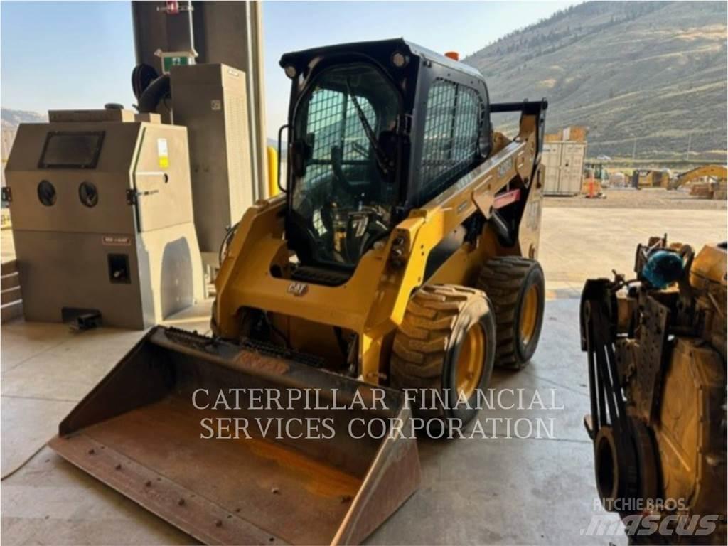 CAT 242D3 Šmykom riadené nakladače