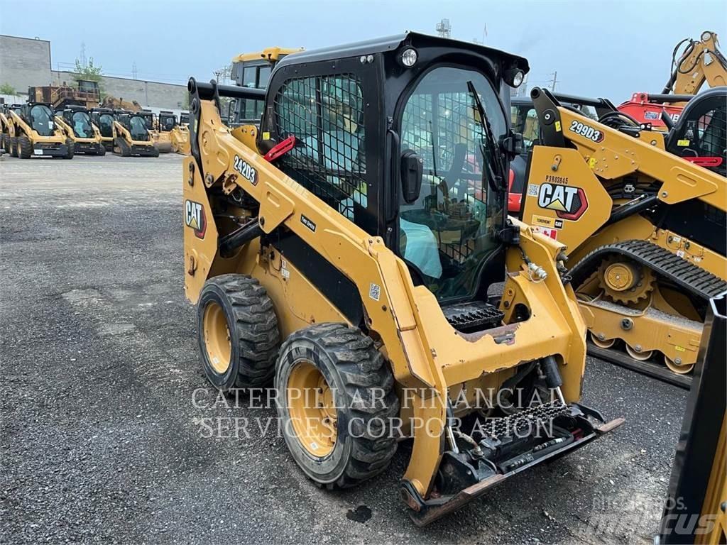 CAT 242D3 Šmykom riadené nakladače