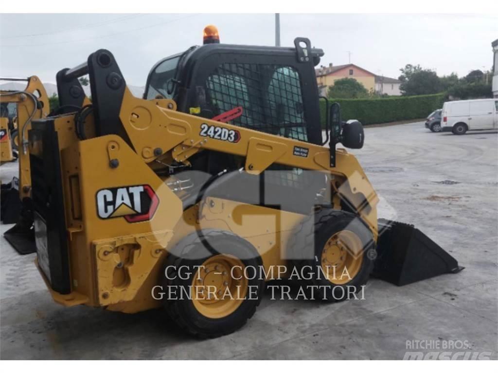 CAT 242D3 Šmykom riadené nakladače