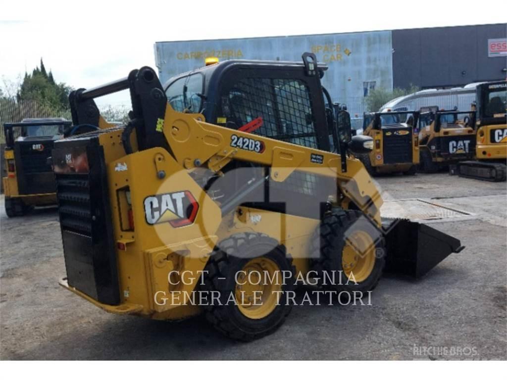 CAT 242D3 Šmykom riadené nakladače