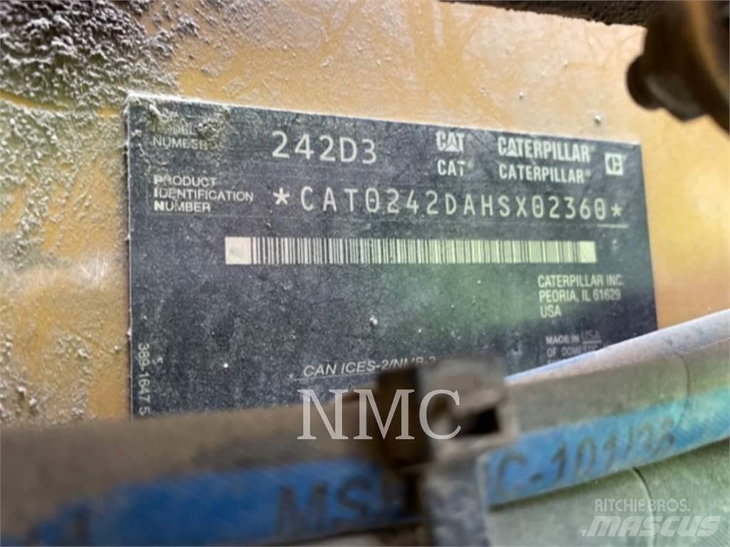 CAT 242D3 Šmykom riadené nakladače