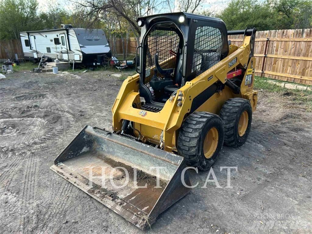 CAT 242D3 Šmykom riadené nakladače