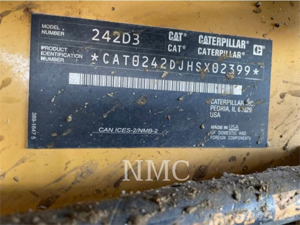 CAT 242D3 Šmykom riadené nakladače