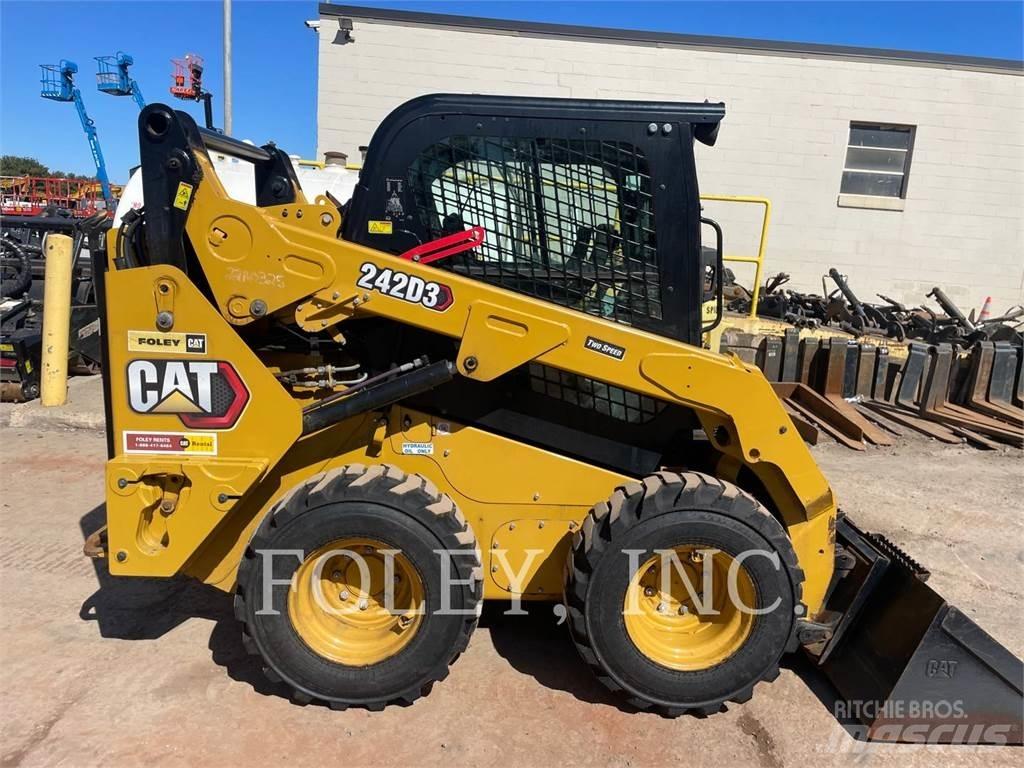 CAT 242D3 Šmykom riadené nakladače