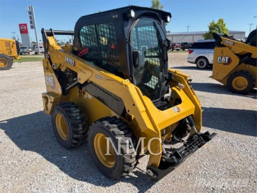 CAT 242D3 Šmykom riadené nakladače